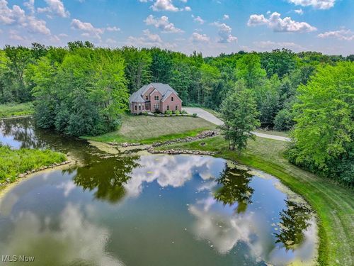 8675 Auburn Rd, Chardon, OH, 44024-8711 | Card Image