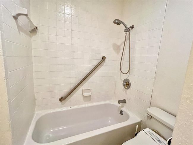 Secondary Bathroom | Image 21