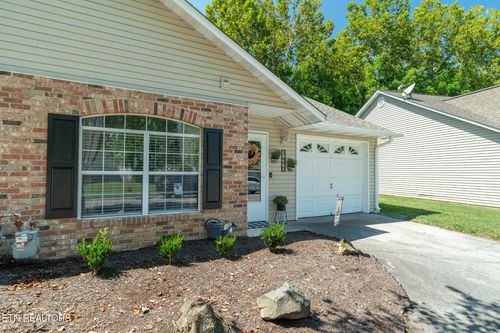 7456 Creek Song Ct, Knoxville, TN, 37920-8230 | Card Image