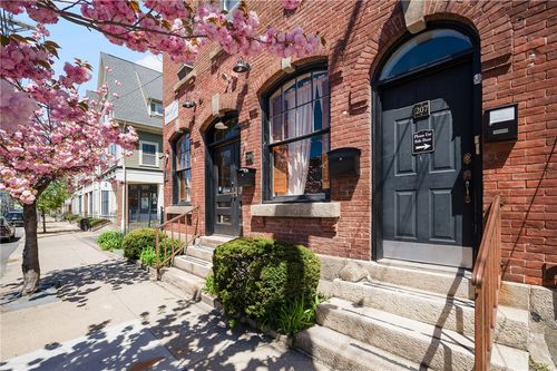 207 Douglas Ave, Providence, RI, 02908-3703 | Card Image