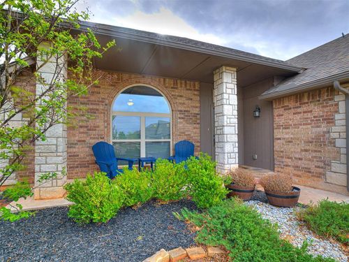 19324 Taggert Dr, Edmond, OK, 73012-4577 | Card Image