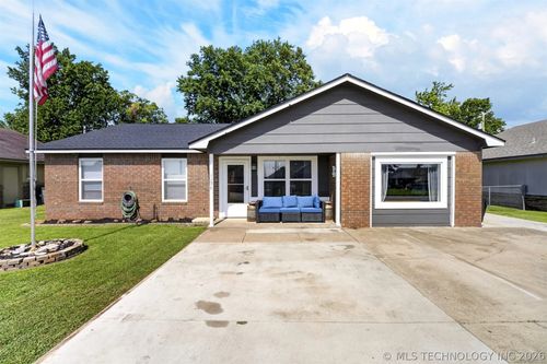 1136 Haynie St, Skiatook, OK, 74070-2136 | Card Image