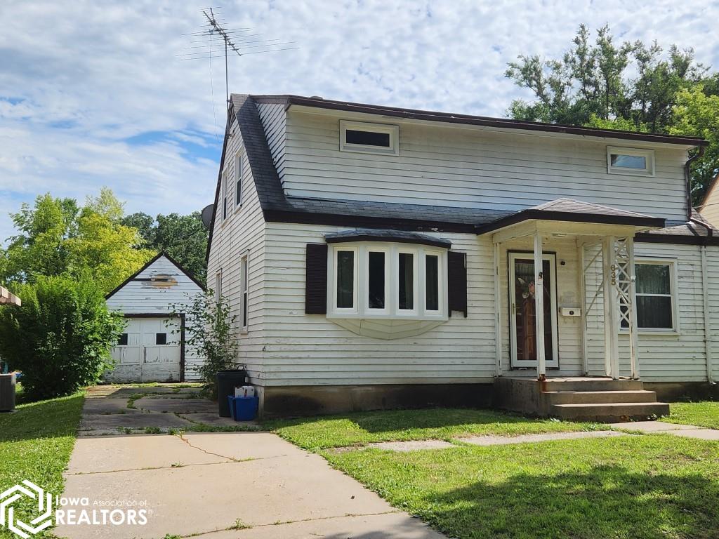 10th St, Mason City, IA 50401