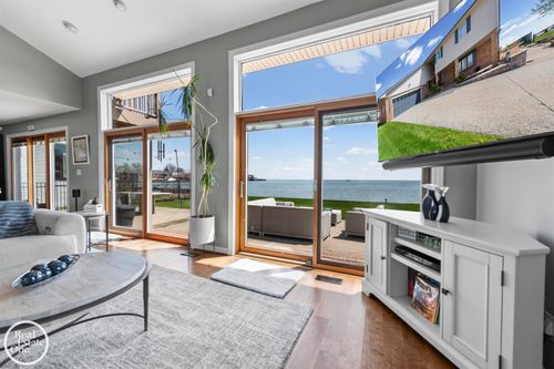 22539 Maple St, Saint Clair Shores, MI, 48081-2361 | Card Image