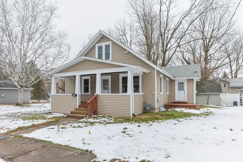 11 Barrett St, Niles, MI, 49120-1509 | Card Image