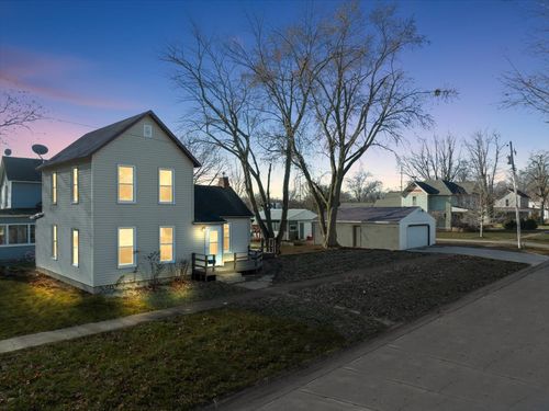 201 W Chestnut St, Fairbury, IL, 61739-1532 | Card Image