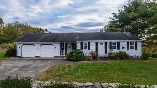 390 Old Fall River Rd, Dartmouth, MA, 02747-1231 | Card Image