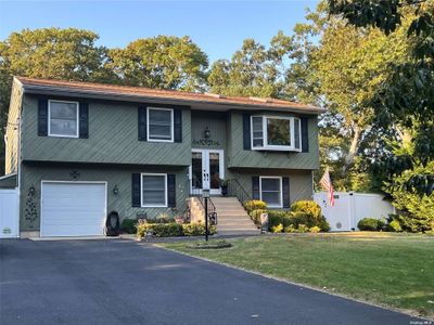 5 Huron Road, House other with 5 bedrooms, 2 bathrooms and null parking in Shirley NY | Image 1