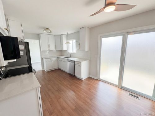 5490 Scott Ct, Ypsilanti, MI, 48197-6776 | Card Image