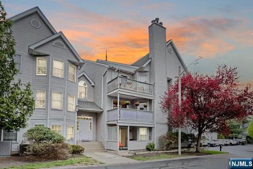 101 Quartz Ln, Paterson, NJ, 07501-3349 | Card Image