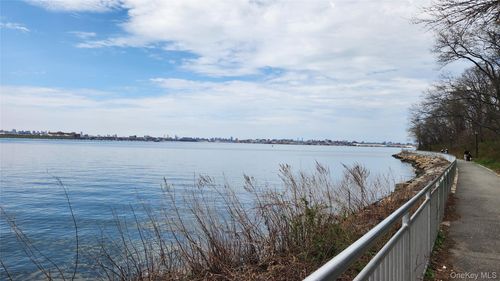 11508 Poppenhusen Ave, College Point, NY, 11356-1043 | Card Image