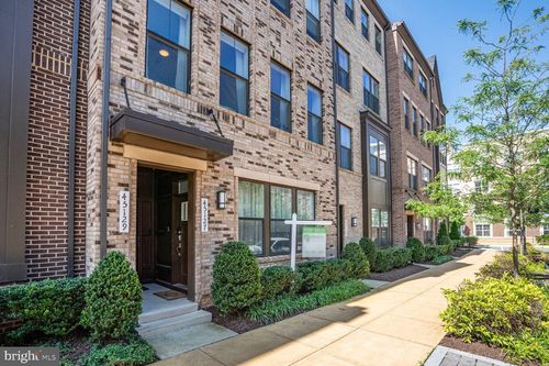 45127 Kincora Dr, STERLING, VA, 20166-8996 | Card Image