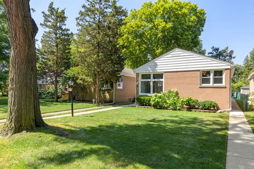826 Brown Ave, Evanston, IL, 60202-1502 | Card Image
