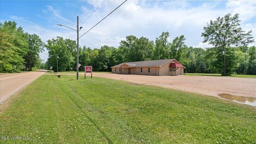 120 Chadwick Ave E, Walnut Grove, MS, 39189-6547 | Card Image