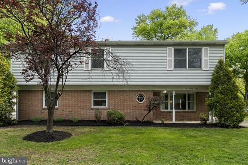 621 S Forklanding Rd, Maple Shade, NJ, 08052-2916 | Card Image