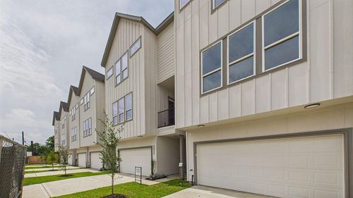 1811 Brooks St, Houston, TX, 77026-7204 | Card Image