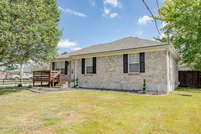 202 Howlett Dr, House other with 3 bedrooms, 2 bathrooms and null parking in Shepherdsville KY | Image 1