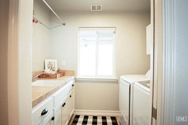 26700 Skyline Dr, House other with 3 bedrooms, 3 bathrooms and null parking in Tehachapi CA | Image 33