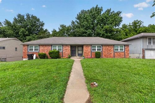 8310 Sterling Ave, Raytown, MO, 64138-3667 | Card Image