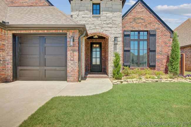Beautiful curb appeal. | Image 5