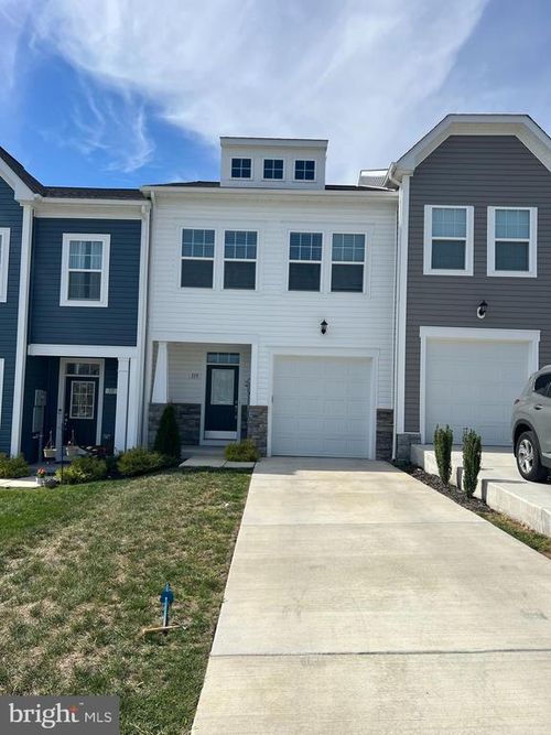 115 Clifton Mnr, FALLING WATERS, WV, 25419-1789 | Card Image