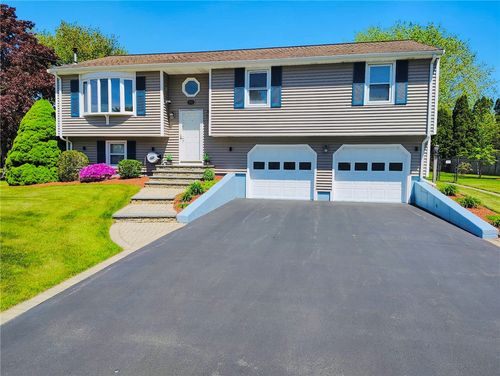 166 Mohawk Dr, Seekonk, MA, 02771-5750 | Card Image