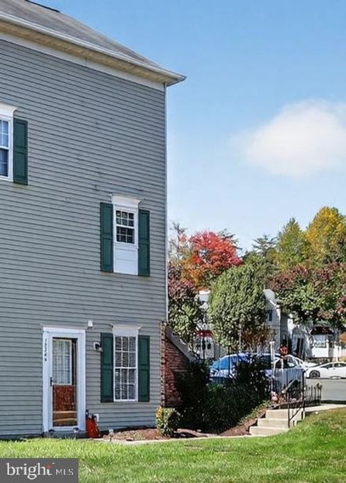 16209 Taconic Cir, DUMFRIES, VA, 22025-1527 | Card Image