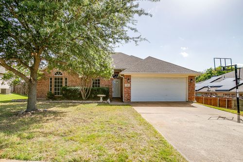 608 Gracie Ln, Burleson, TX, 76028-5138 | Card Image