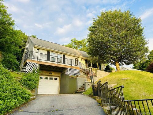 5 Meadowbrook Dr, Ossining, NY, 10562-2916 | Card Image