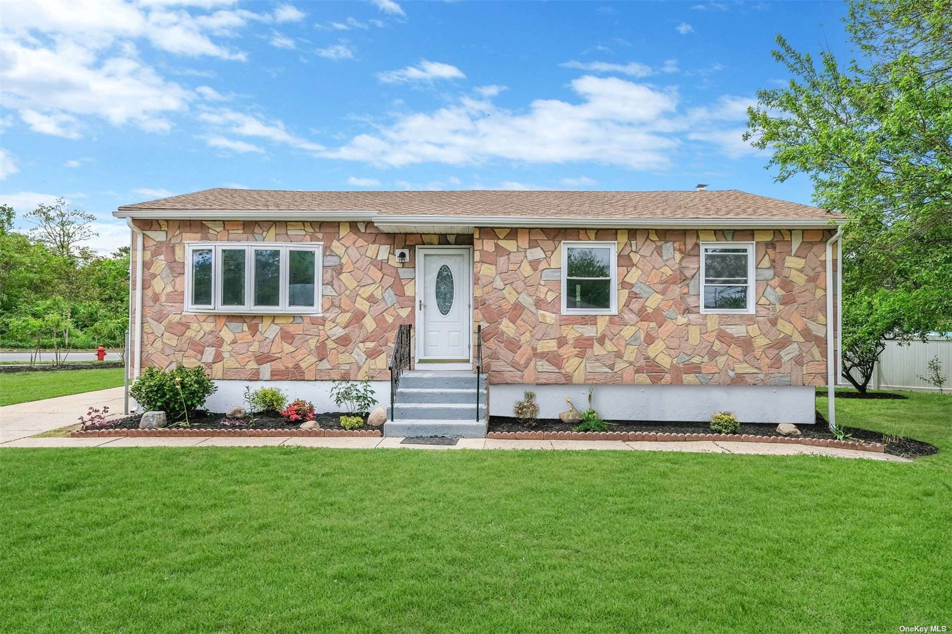 Baiting Place Rd, Farmingdale, NY 11735