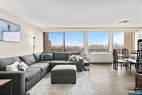 1 Horizon Rd, Fort Lee, NJ, 07024-6502 | Card Image