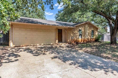 2713 Scenic Hills Dr, Bedford, TX, 76021-3713 | Card Image