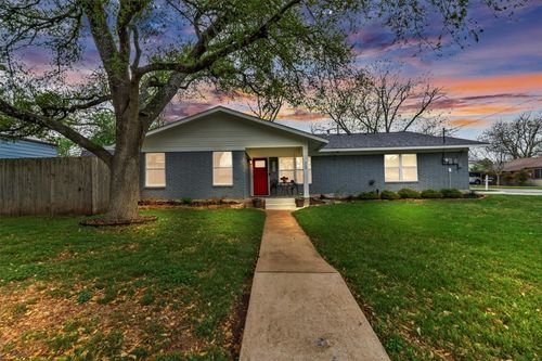 1701 Davis St, Taylor, TX, 76574-1508 | Card Image