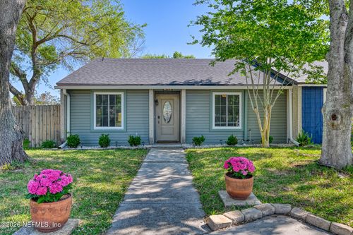 582 Aquatic Dr, Atlantic Beach, FL, 32233-3839 | Card Image