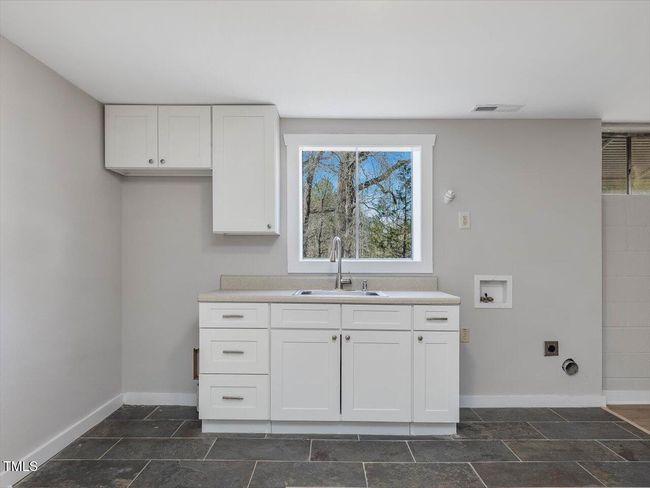 33-Laundry Area | Image 32