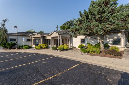 2-1418 E Michigan Ave, Jackson, MI, 49202-3518 | Card Image