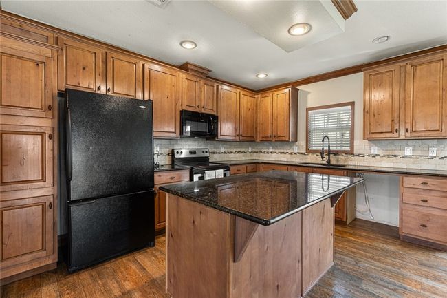 200 Private Road 5825 A, House other with 3 bedrooms, 2 bathrooms and null parking in Groesbeck TX | Image 7