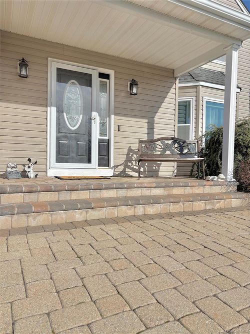 5 Lea Ave, Manorville, NY, 11949-2919 | Card Image