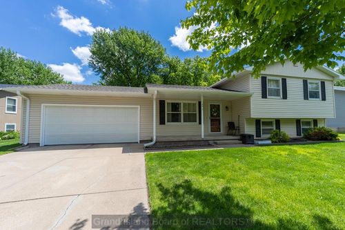 2811 S Blaine St, Grand Island, NE, 68801-7314 | Card Image