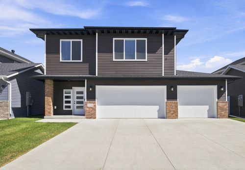 7318 Madelyn Ln S, Fargo, ND, 58104-7971 | Card Image