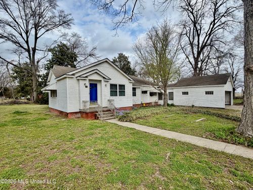 405 E Preston St, Benoit, MS, 38725-9504 | Card Image
