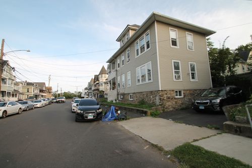 75 Sanford Ave, Bridgeport, CT, 06604-3532 | Card Image