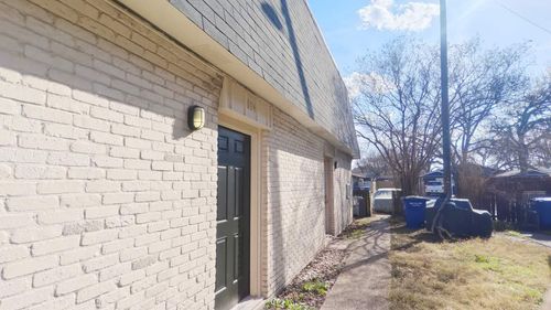 1900 Hearthside Dr, Austin, TX, 78757-7213 | Card Image