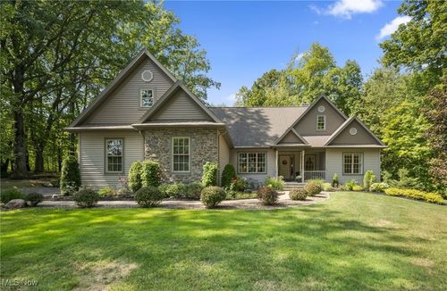 9250 Trish Ln, Chardon, OH, 44024-8239 | Card Image