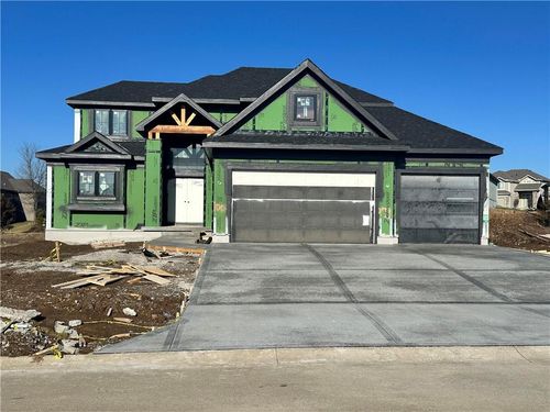 1004 Wilds Pkwy, Greenwood, MO, 64034-8656 | Card Image