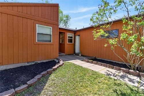 10 Hanningfield Cir, Fairport, NY, 14450-1716 | Card Image