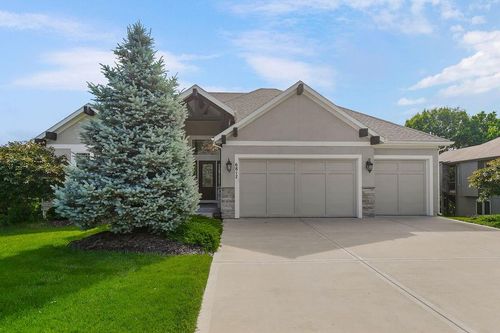 6817 Millbrook St, Shawnee, KS, 66218-9544 | Card Image