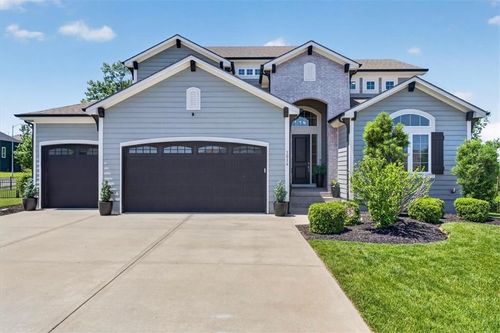 1016 Bridgeshire Dr, Raymore, MO, 64083-7203 | Card Image