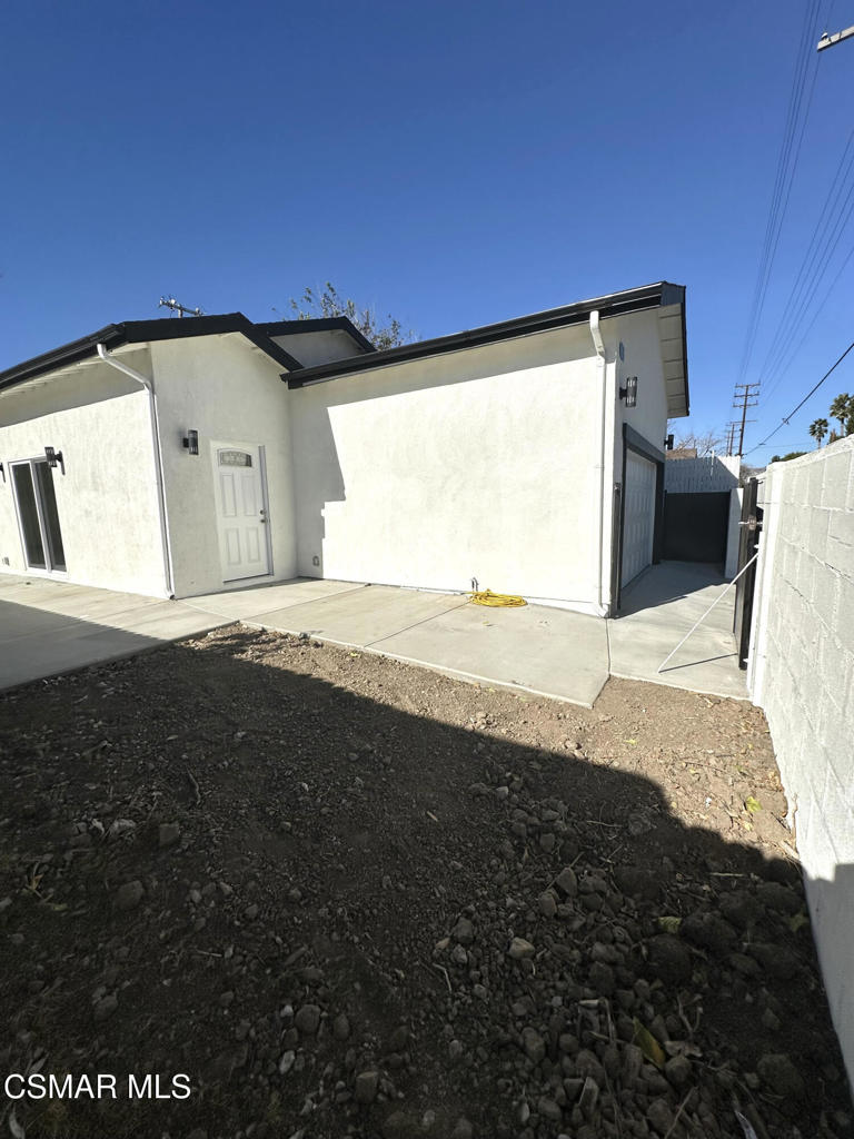 Residential Lease in Northridge 2