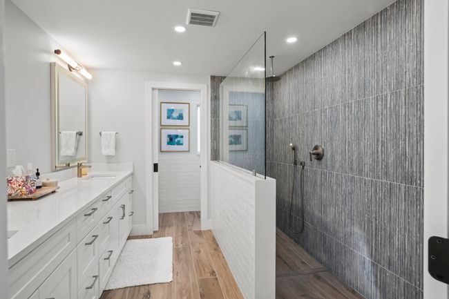 254-W-Seaview-Circle-2024-master-bath | Image 10